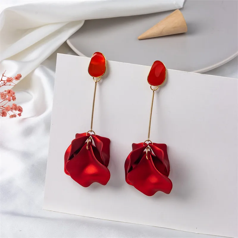 Retro European And American Style Red Petal Leaf Earrings display picture 2