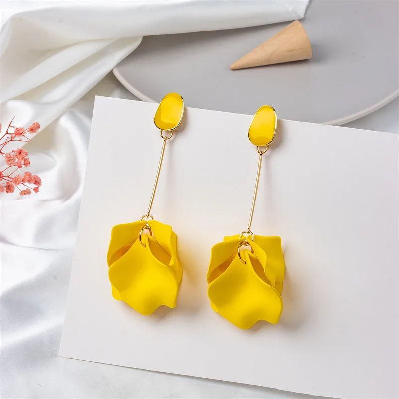 Retro European And American Style Red Petal Leaf Earrings display picture 6