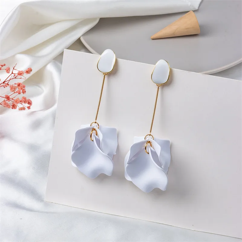 Retro European And American Style Red Petal Leaf Earrings display picture 11