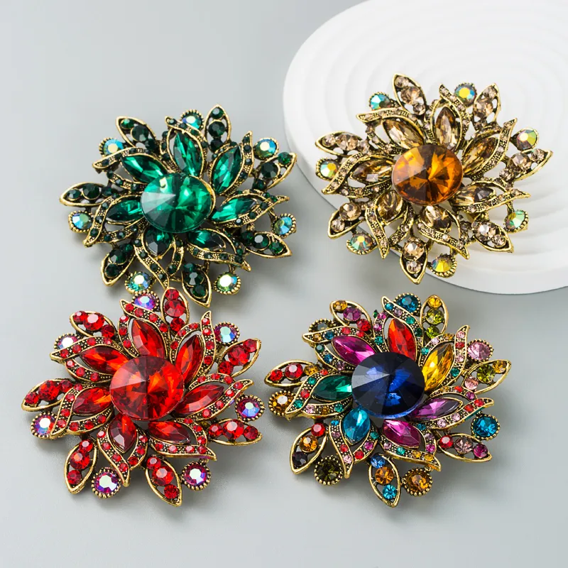 Alloy Diamond Super Flash Super Fairy Full Diamond Flower Brooch Female Wholesale display picture 2