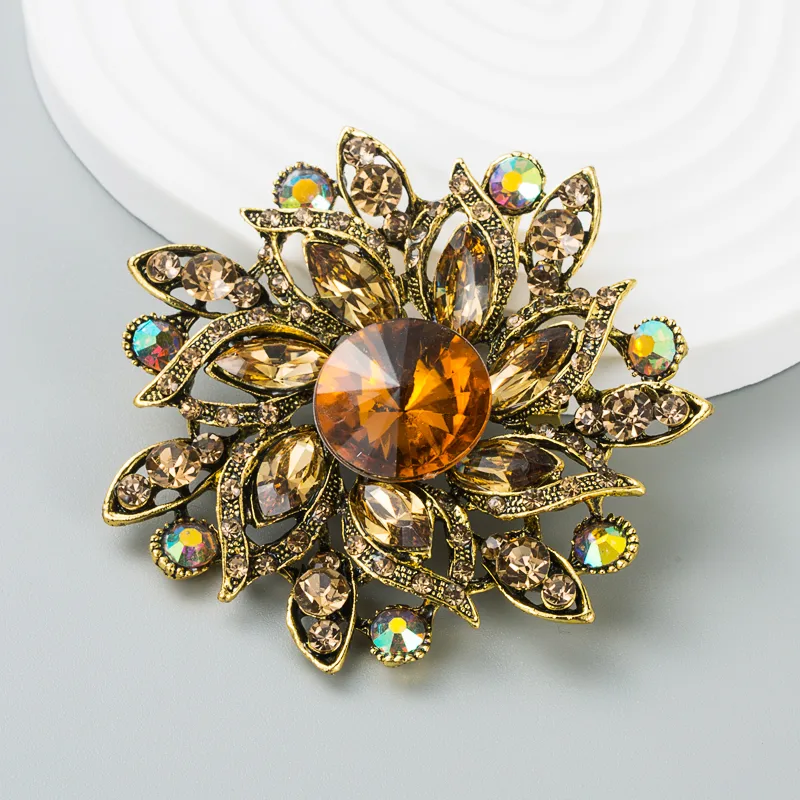 Alloy Diamond Super Flash Super Fairy Full Diamond Flower Brooch Female Wholesale display picture 6