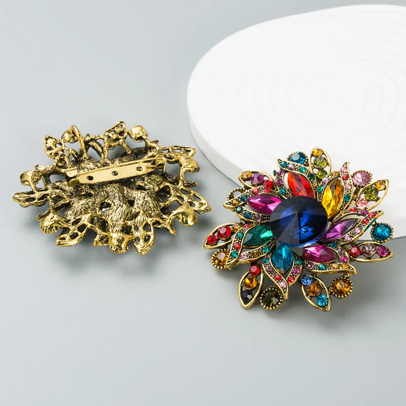 Alloy Diamond Super Flash Super Fairy Full Diamond Flower Brooch Female Wholesale display picture 7
