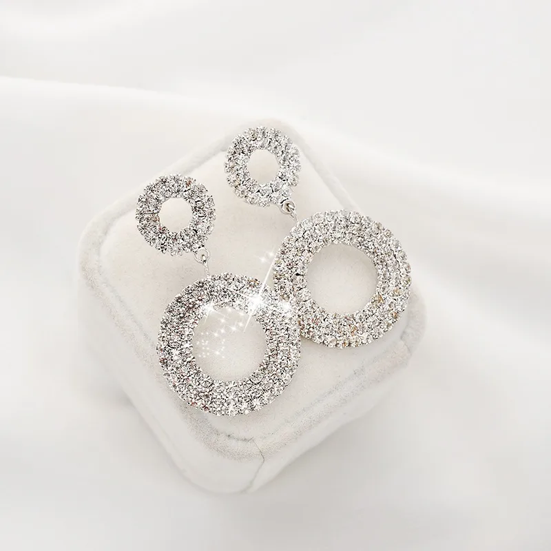 Geometric Temperament Claw Chain Rhinestone Hoop Earrings display picture 6