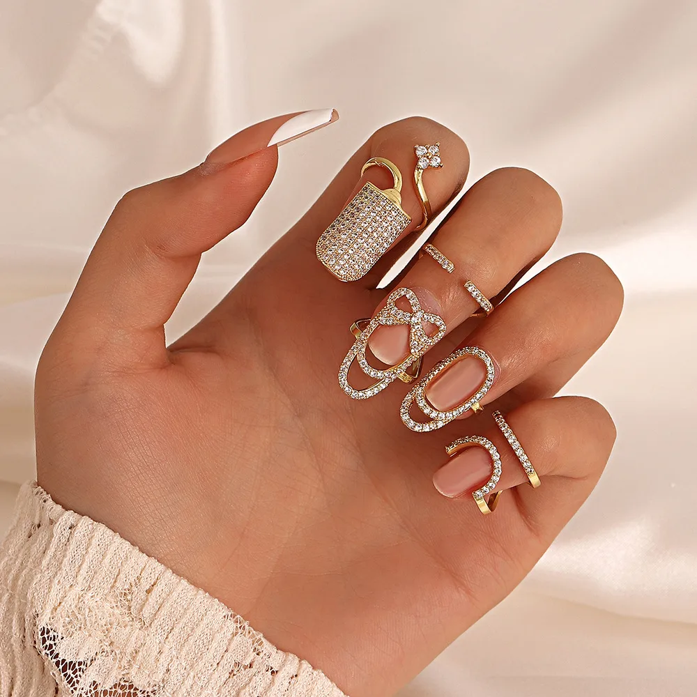 Fashion Geometric Copper Rings Hollow Out Artificial Gemstones Copper Rings display picture 7