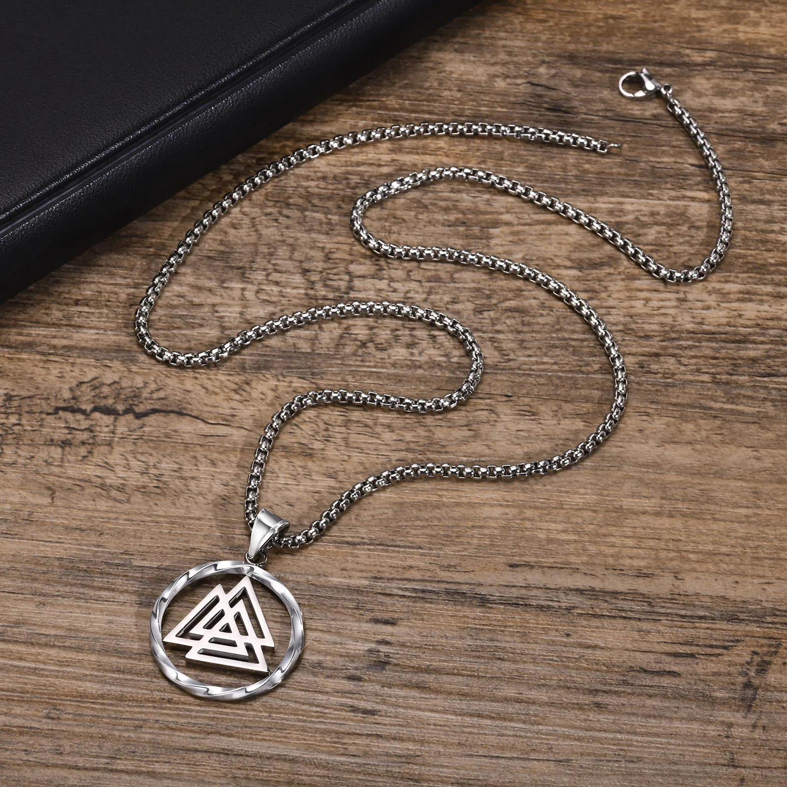 304 Stainless Steel Simple Style Plating Hollow Out Triangle Solid Color display picture 1