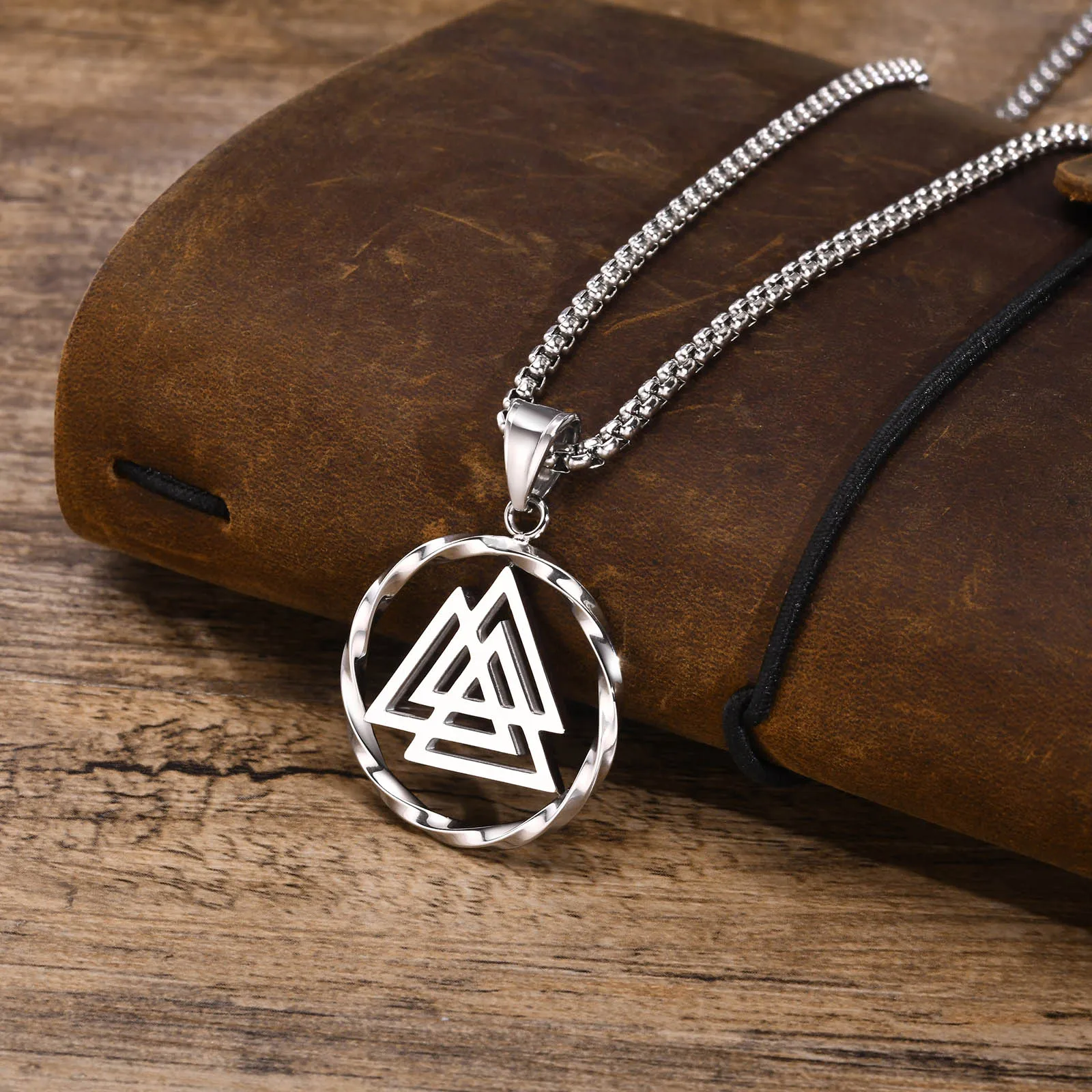 304 Stainless Steel Simple Style Plating Hollow Out Triangle Solid Color display picture 3