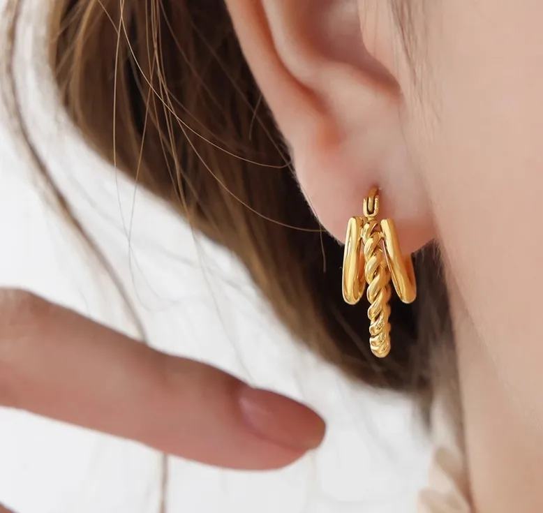 1 Pair Simple Style Classic Style Solid Color Plating 304 Stainless Steel Titanium Steel 18K Gold Plated Ear Studs display picture 1