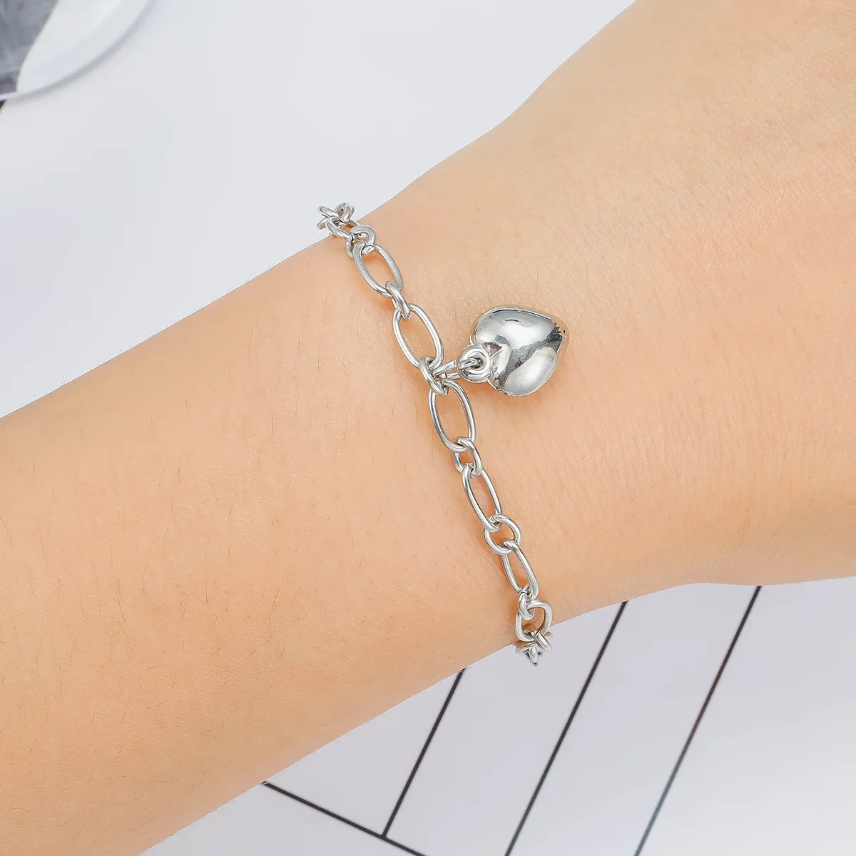 Simple Style Heart Shape Alloy Plating Women's Bracelets display picture 7