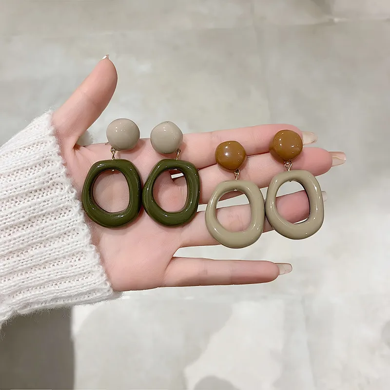 1 Pair Retro Streetwear Geometric Resin Drop Earrings display picture 4