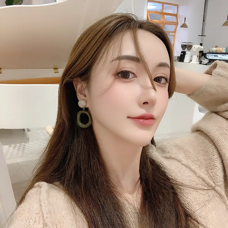 1 Pair Retro Streetwear Geometric Resin Drop Earrings display picture 7