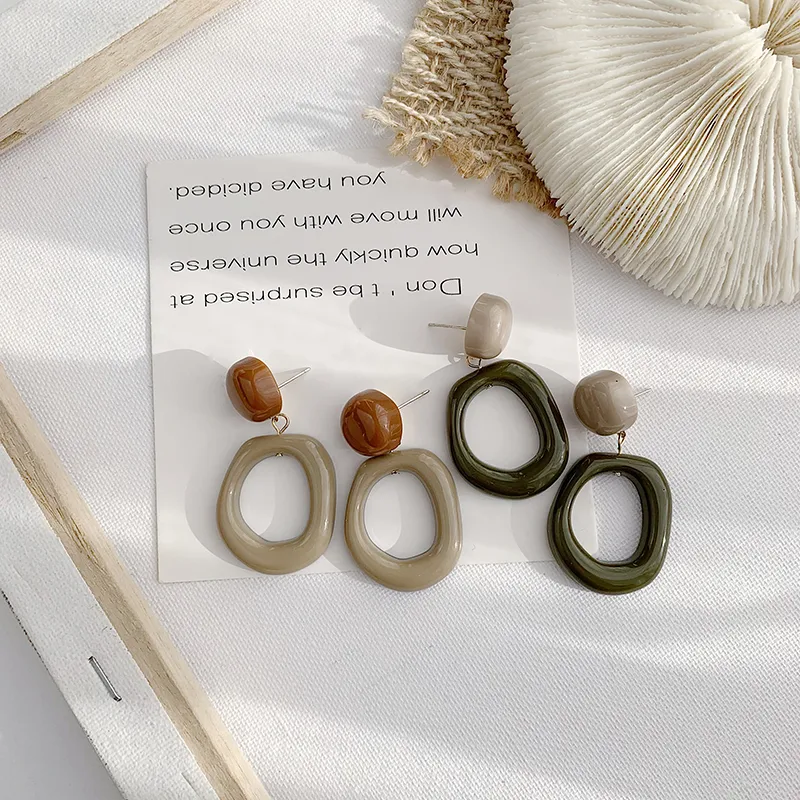 1 Pair Retro Streetwear Geometric Resin Drop Earrings display picture 1