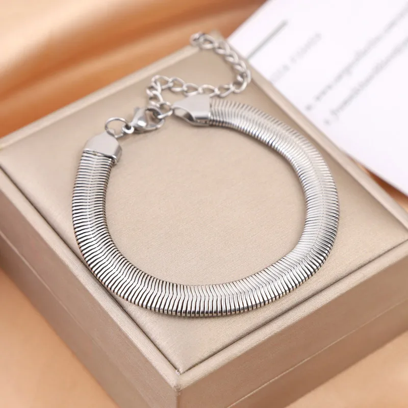 Hip-hop Retro Solid Color Stainless Steel Bracelets display picture 1