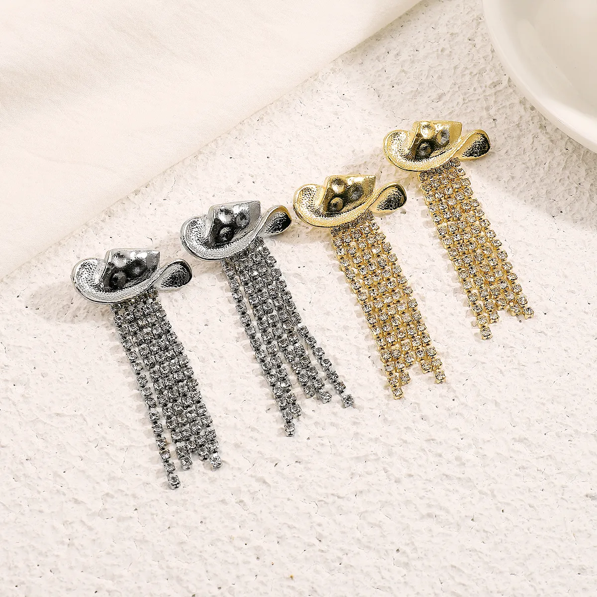 1 Pair Cowboy Style Simple Style Hat Plating Inlay Alloy Rhinestones Drop Earrings display picture 6