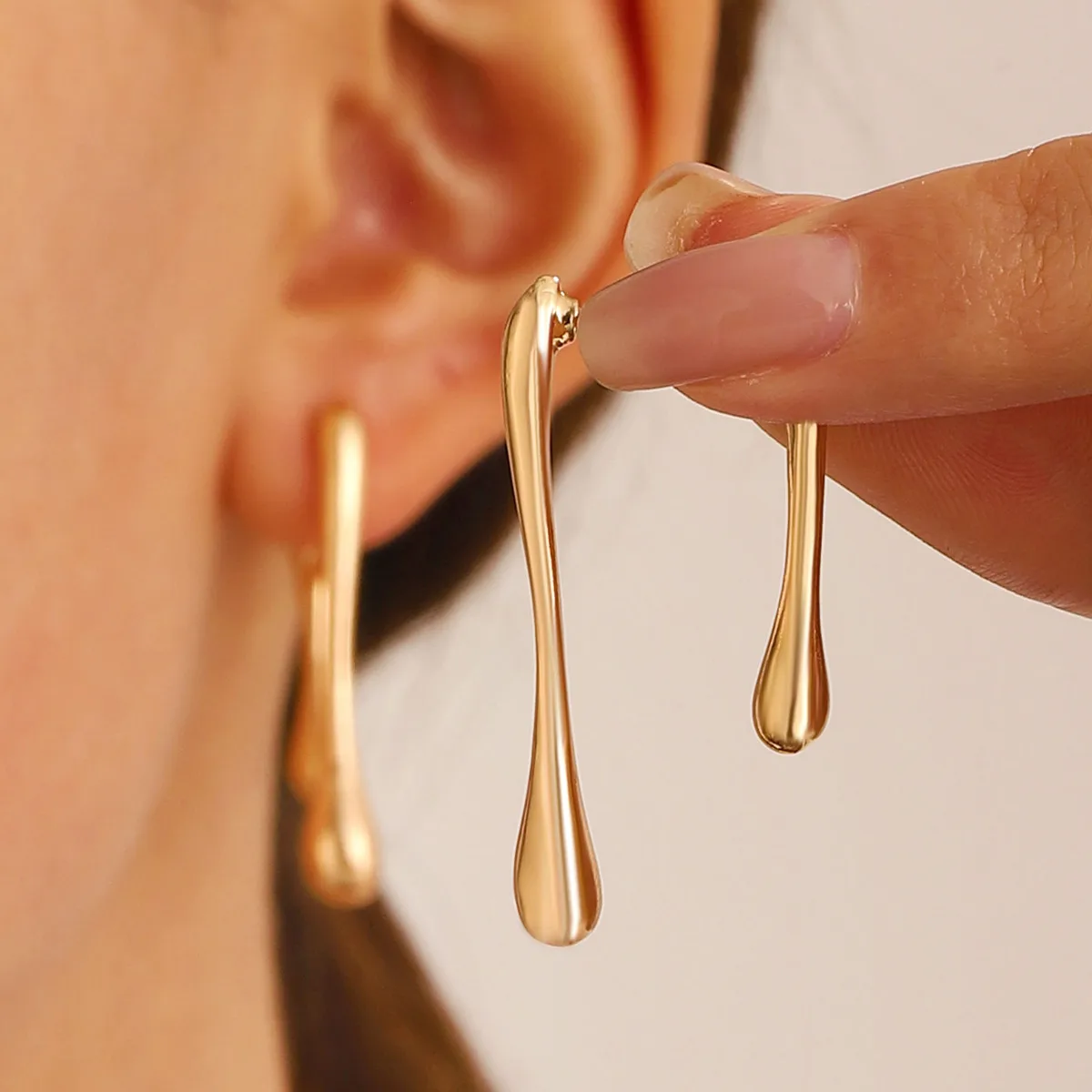 1 Pair Vintage Style Geometric Solid Color Plating Alloy Drop Earrings display picture 3