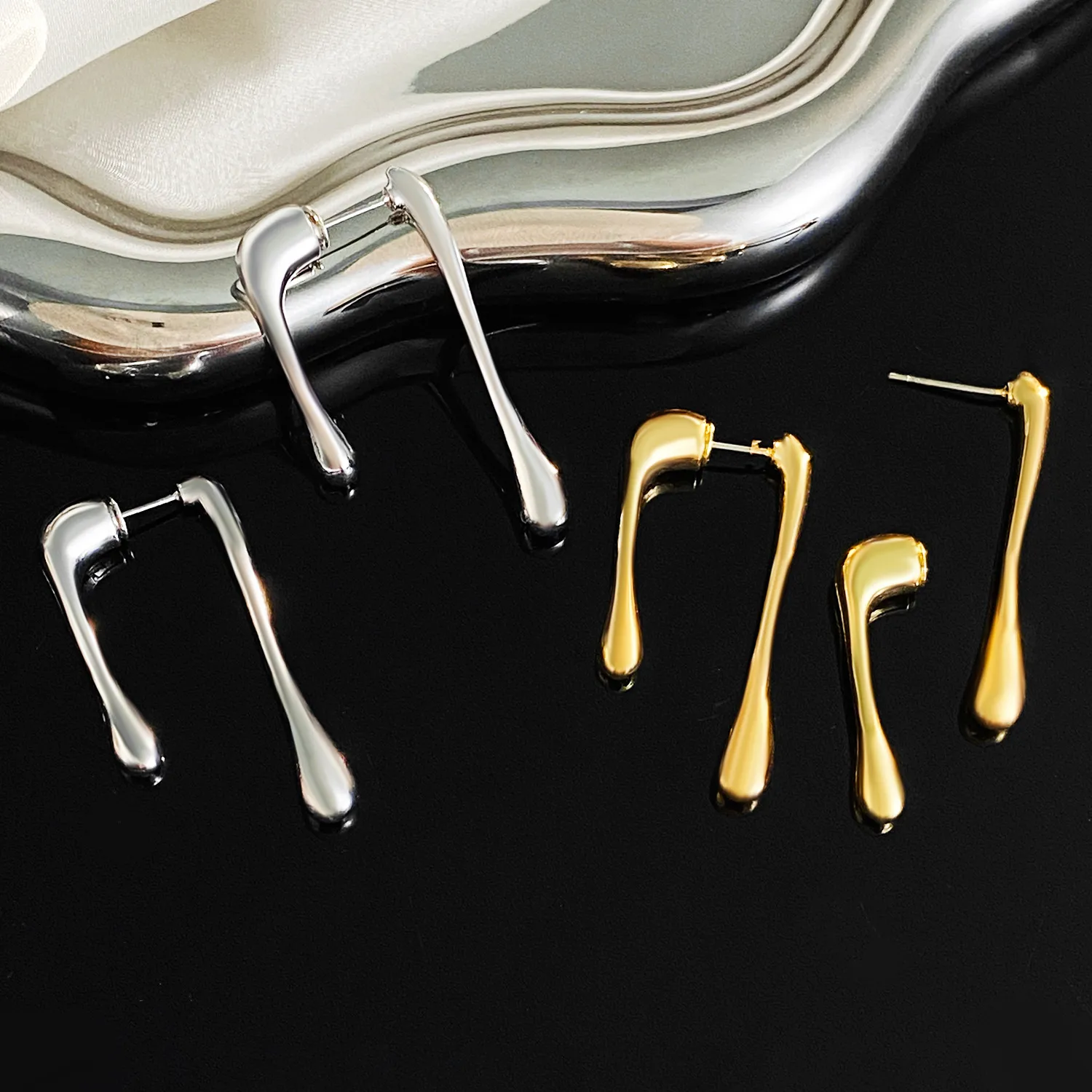 1 Pair Vintage Style Geometric Solid Color Plating Alloy Drop Earrings display picture 4