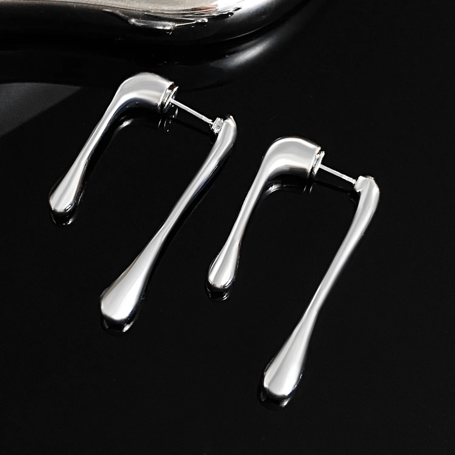 1 Pair Vintage Style Geometric Solid Color Plating Alloy Drop Earrings display picture 6