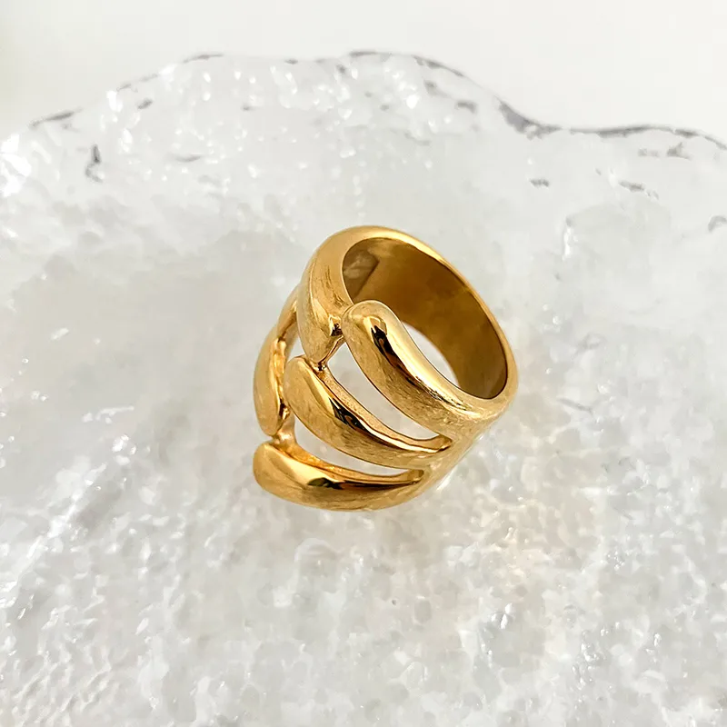304 Stainless Steel 14K Gold Plated Casual Simple Style Commute Plating Hollow Out Solid Color Rings display picture 4