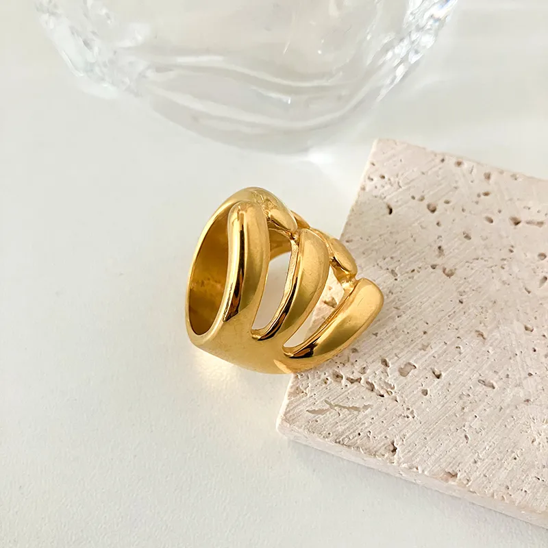 304 Stainless Steel 14K Gold Plated Casual Simple Style Commute Plating Hollow Out Solid Color Rings display picture 3