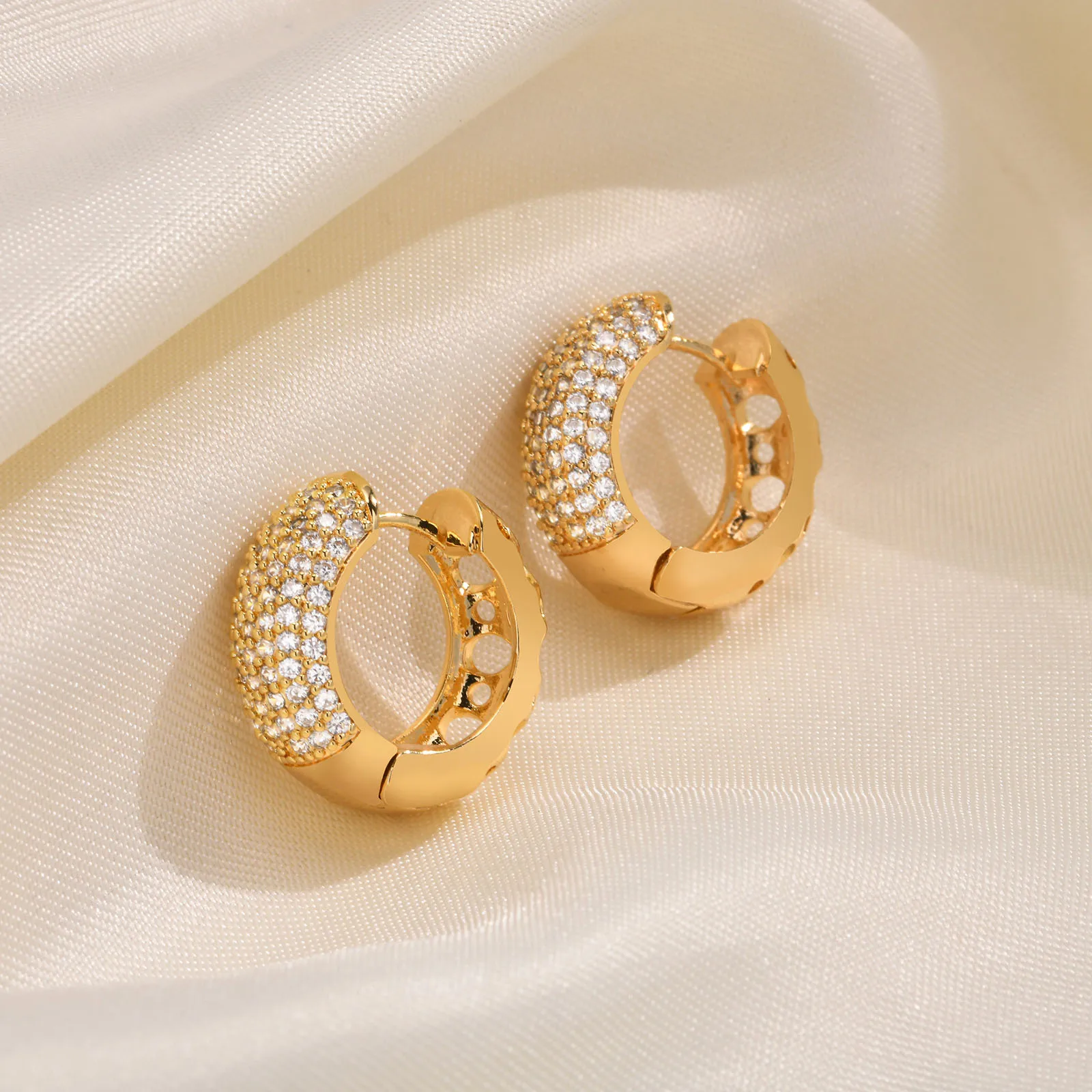1 Pair IG Style Vintage Style U Shape Plating Inlay Brass Zircon Hoop Earrings display picture 2