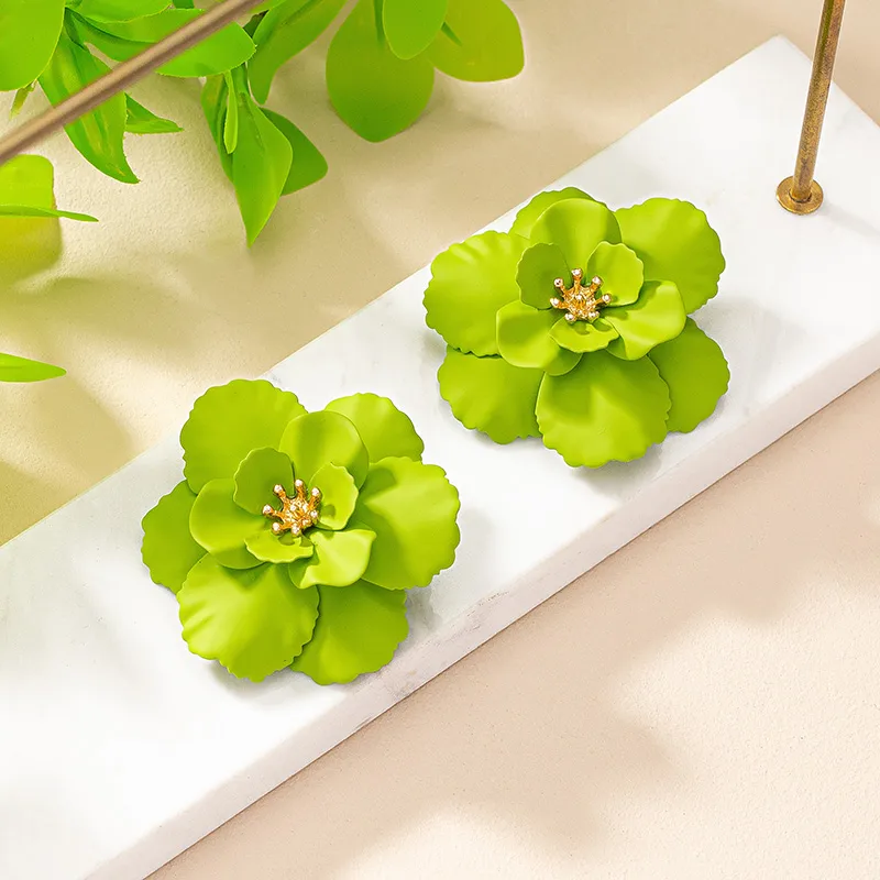 1 Pair Sweet Flower Plating Alloy Gold Plated Ear Studs display picture 1