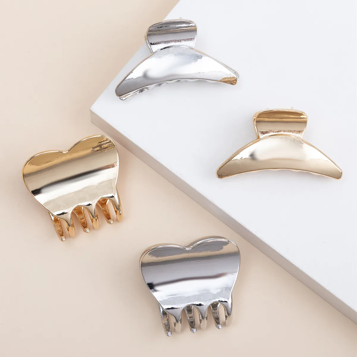 Women's Simple Style Solid Color Metal Plating Hair Claws display picture 3