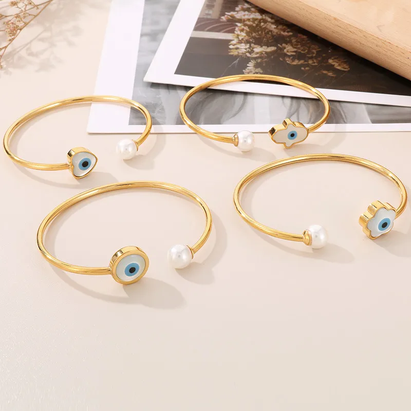 Elegant Simple Style Devil's Eye Heart Shape Stainless Steel 18K Gold Plated Artificial Pearls Bangle In Bulk display picture 2