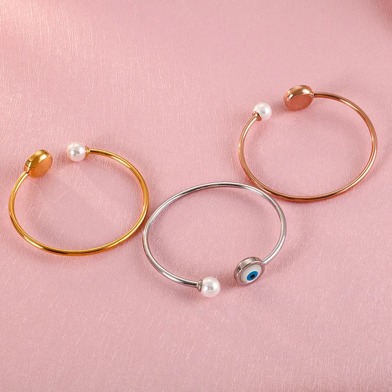 Elegant Simple Style Devil's Eye Heart Shape Stainless Steel 18K Gold Plated Artificial Pearls Bangle In Bulk display picture 3