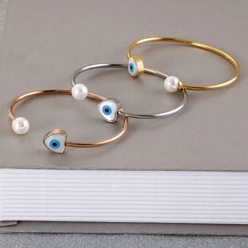 Elegant Simple Style Devil's Eye Heart Shape Stainless Steel 18K Gold Plated Artificial Pearls Bangle In Bulk display picture 4