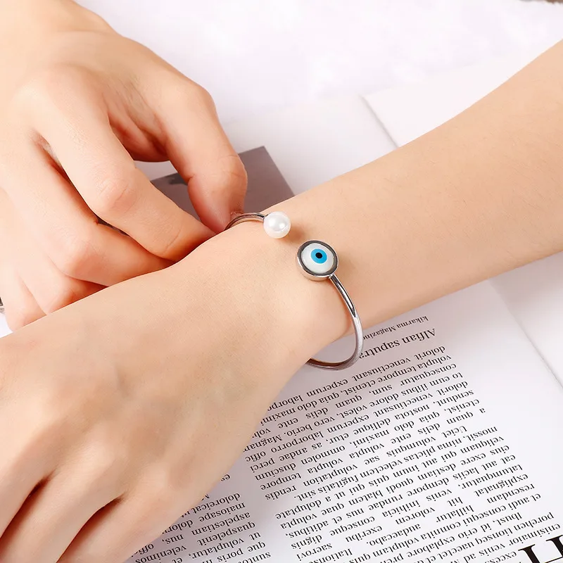 Elegant Simple Style Devil's Eye Heart Shape Stainless Steel 18K Gold Plated Artificial Pearls Bangle In Bulk display picture 7