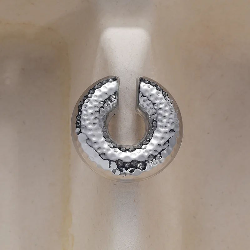 1 Piece Retro Punk Simple Style Solid Color Polishing 304 Stainless Steel Non-Electroplating Ear Cuffs display picture 7