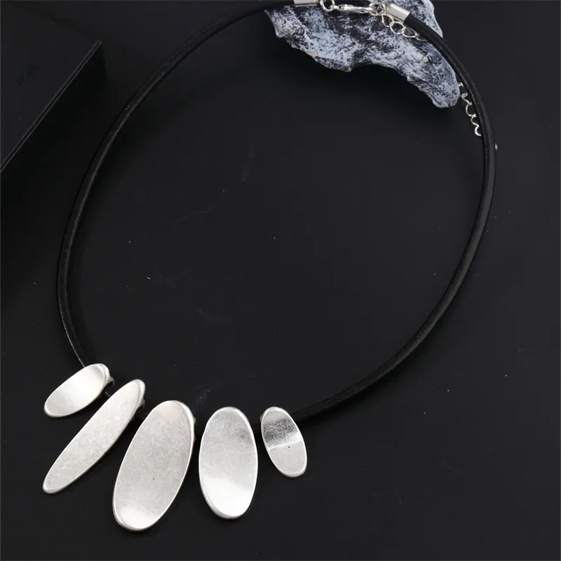 Elegant Exaggerated Geometric 304 Stainless Steel Zinc Alloy Plating K Gold Plated Rhodium Plated Women's Necklace display picture 22