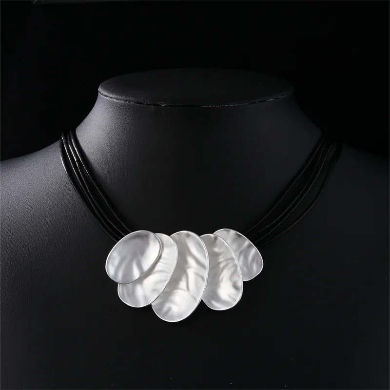 Elegant Exaggerated Geometric 304 Stainless Steel Zinc Alloy Plating K Gold Plated Rhodium Plated Women's Necklace display picture 2