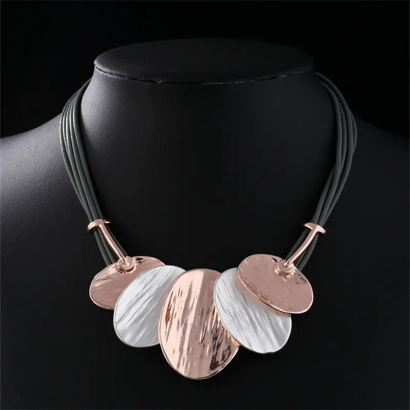 Elegant Exaggerated Geometric 304 Stainless Steel Zinc Alloy Plating K Gold Plated Rhodium Plated Women's Necklace display picture 6