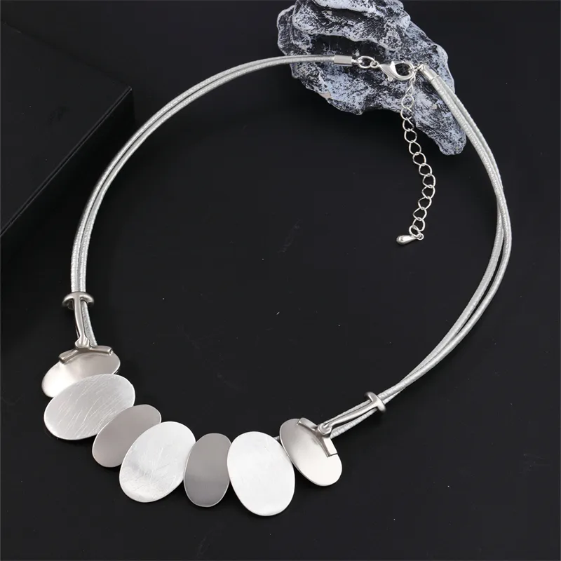 Elegant Exaggerated Geometric 304 Stainless Steel Zinc Alloy Plating K Gold Plated Rhodium Plated Women's Necklace display picture 8