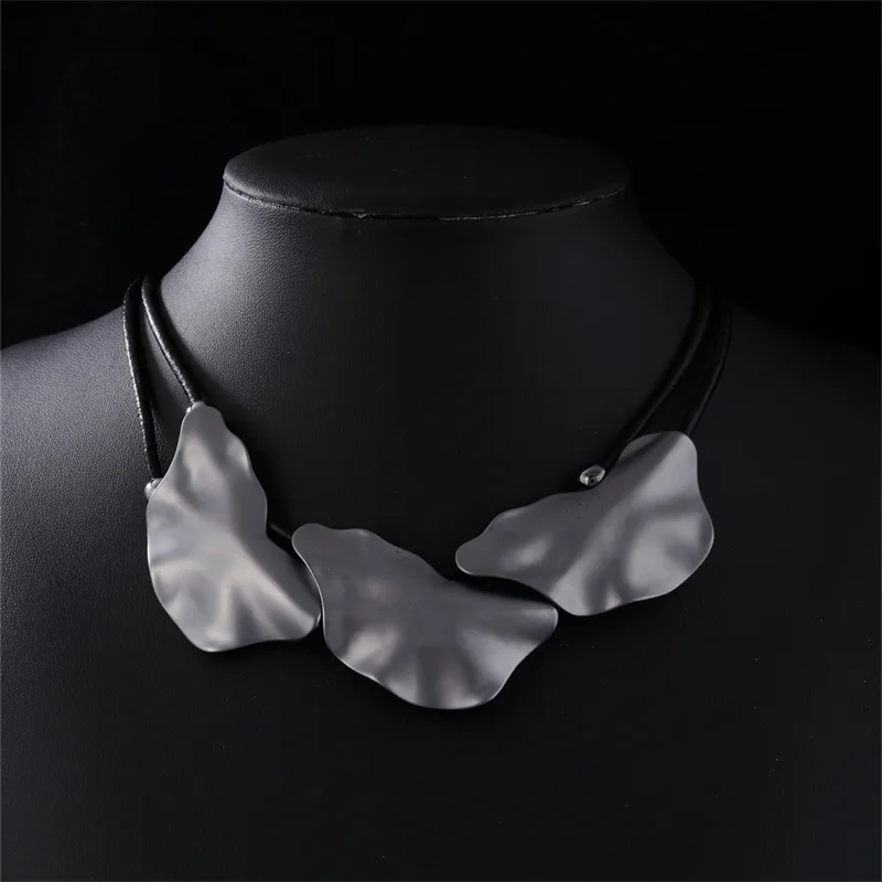 Elegant Exaggerated Geometric 304 Stainless Steel Zinc Alloy Plating K Gold Plated Rhodium Plated Women's Necklace display picture 19