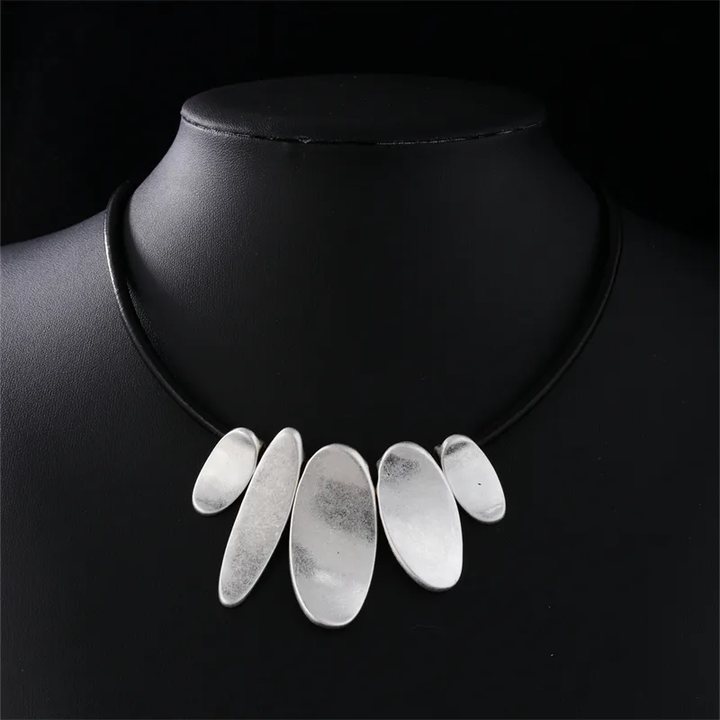 Elegant Exaggerated Geometric 304 Stainless Steel Zinc Alloy Plating K Gold Plated Rhodium Plated Women's Necklace display picture 20