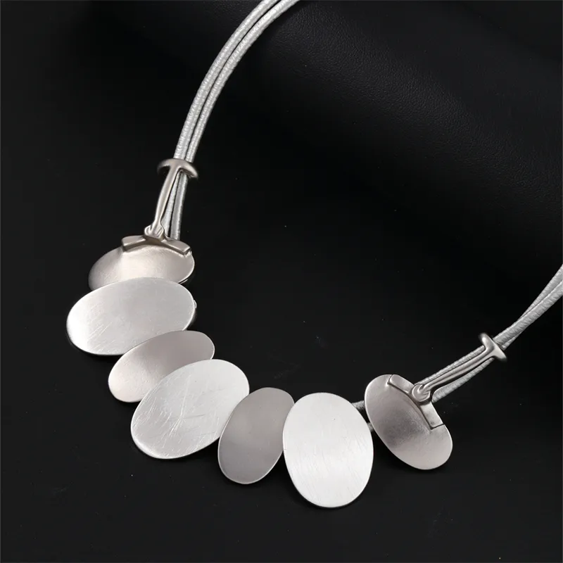 Elegant Exaggerated Geometric 304 Stainless Steel Zinc Alloy Plating K Gold Plated Rhodium Plated Women's Necklace display picture 24