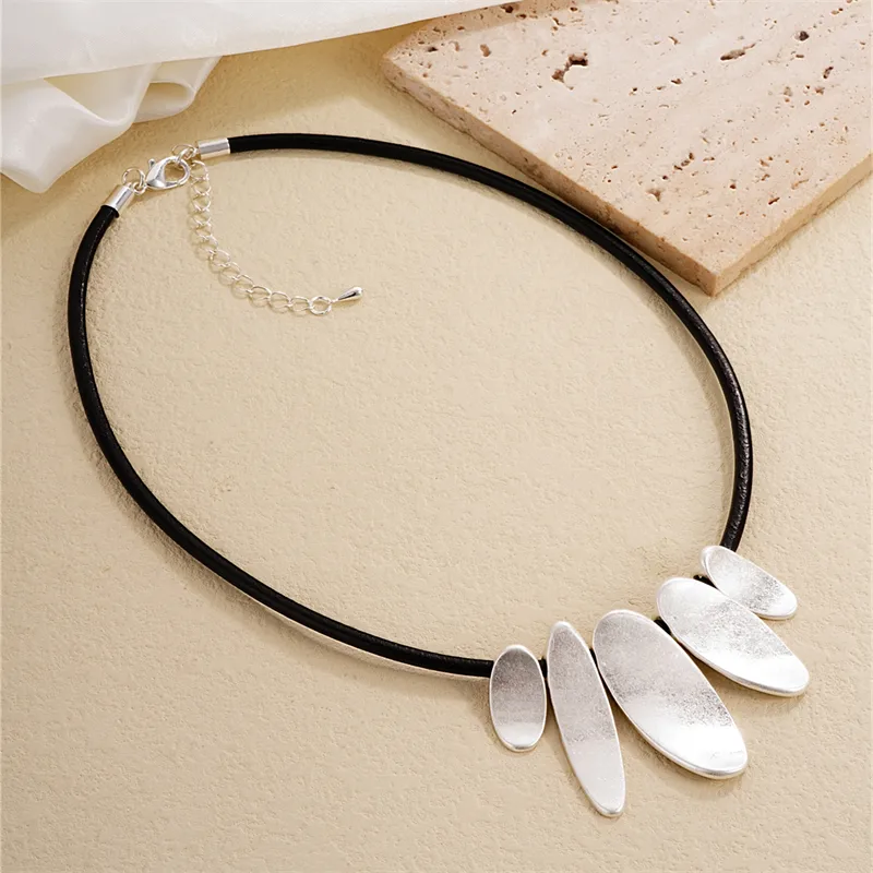 Elegant Exaggerated Geometric 304 Stainless Steel Zinc Alloy Plating K Gold Plated Rhodium Plated Women's Necklace display picture 25