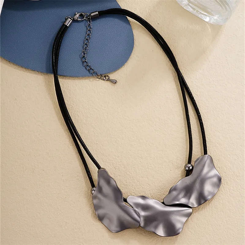 Elegant Exaggerated Geometric 304 Stainless Steel Zinc Alloy Plating K Gold Plated Rhodium Plated Women's Necklace display picture 26