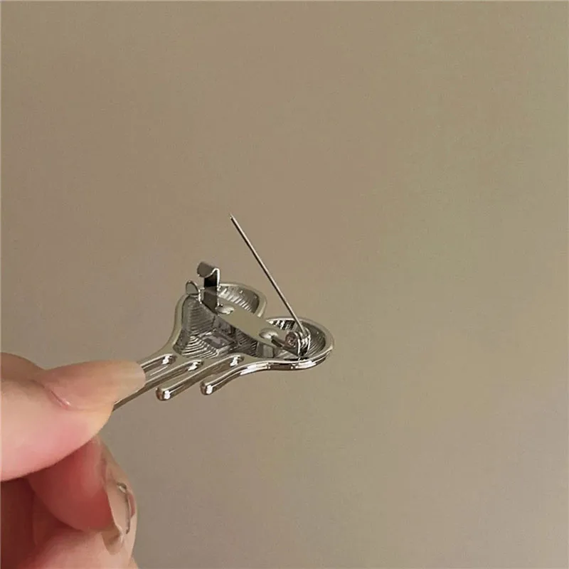 Elegant Simple Style Heart Shape Alloy Plating Inlay Zircon Women's Brooches 1 Piece display picture 9