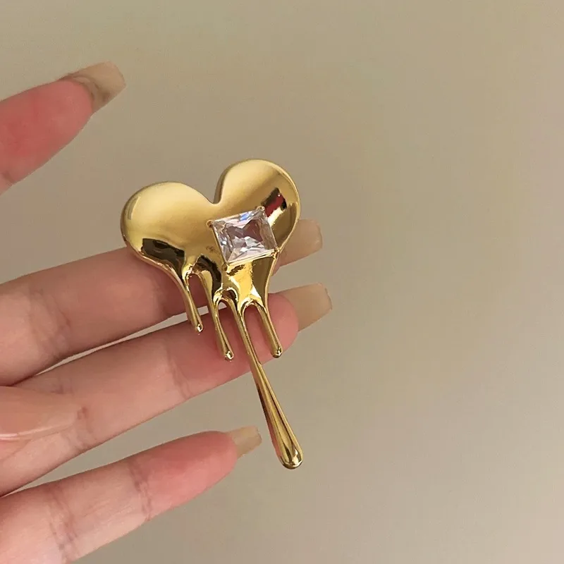 Elegant Simple Style Heart Shape Alloy Plating Inlay Zircon Women's Brooches 1 Piece display picture 7
