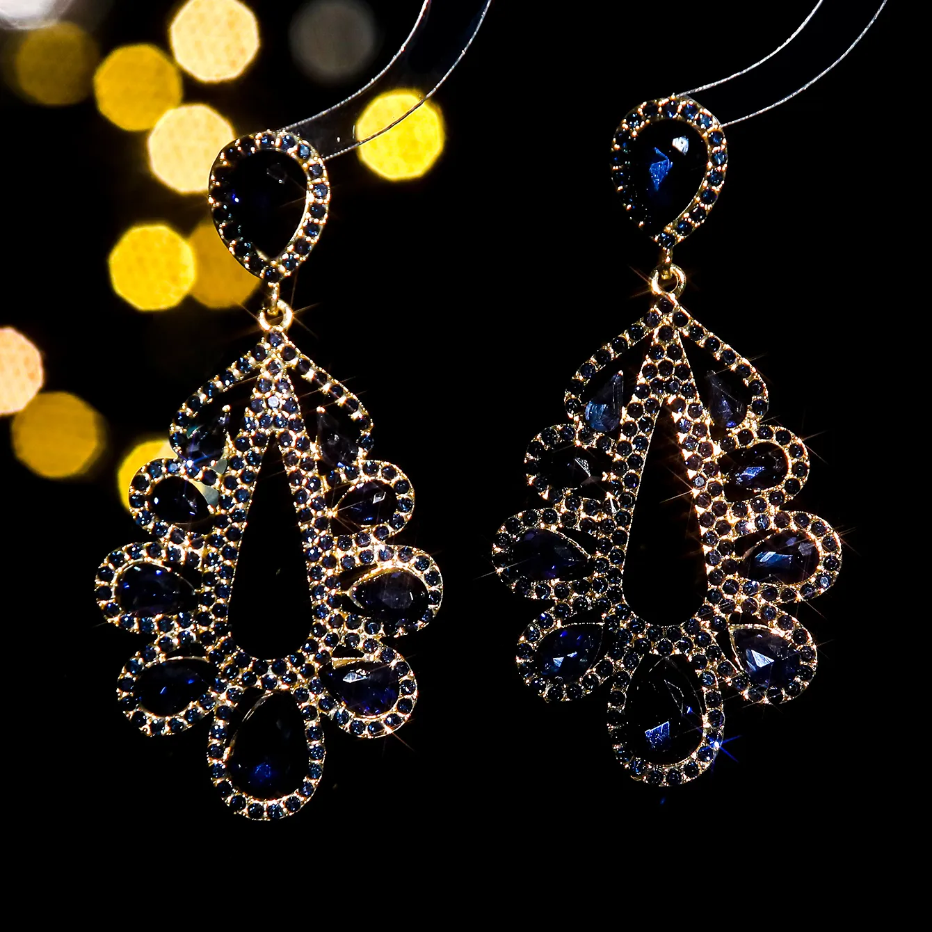 1 Pair Elegant Shiny Water Droplets Inlay Alloy Rhinestones Zircon Drop Earrings display picture 4