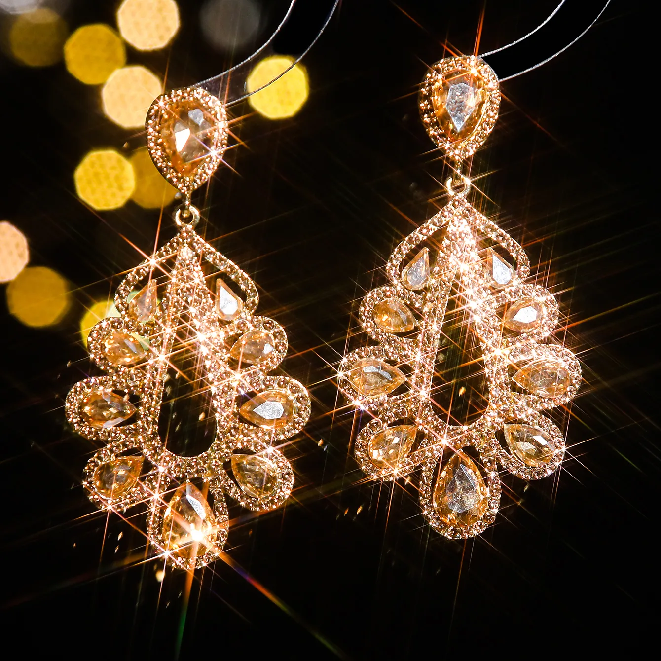 1 Pair Elegant Shiny Water Droplets Inlay Alloy Rhinestones Zircon Drop Earrings display picture 5