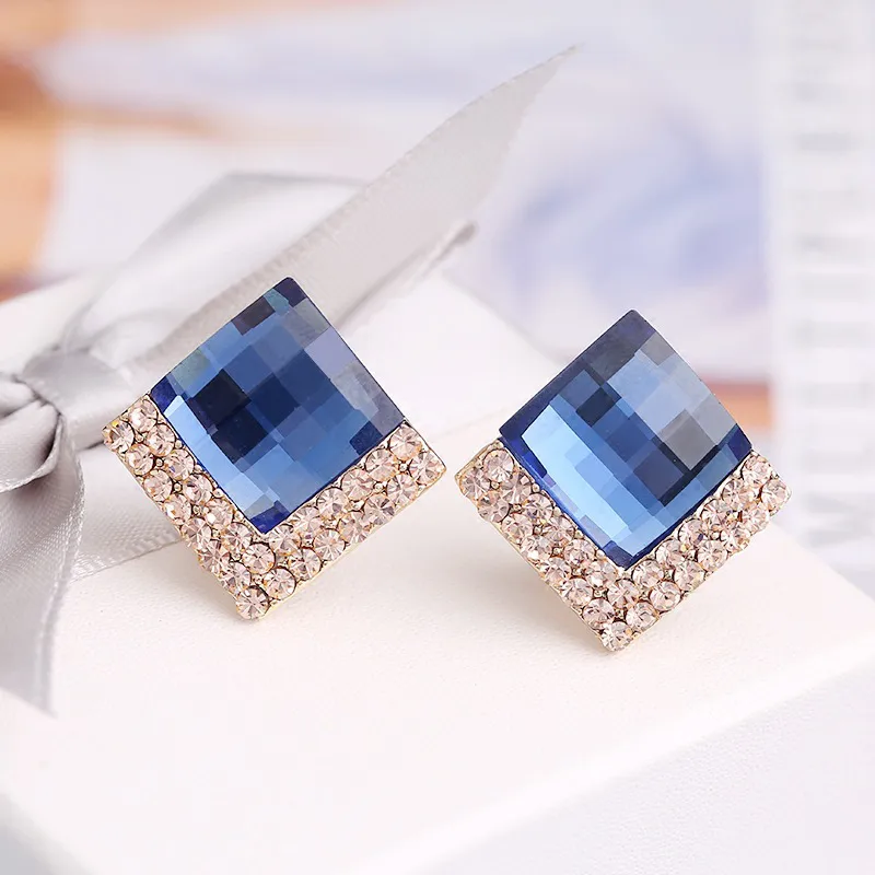 1 Pair Elegant Shiny Rhombus Plating Inlay Alloy Artificial Rhinestones 18k Gold Plated Ear Studs display picture 2