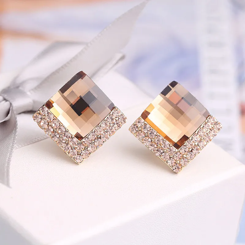 1 Pair Elegant Shiny Rhombus Plating Inlay Alloy Artificial Rhinestones 18k Gold Plated Ear Studs display picture 3