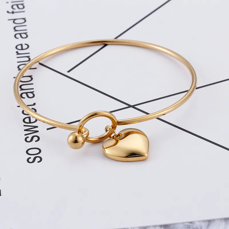 Elegant Modern Style Heart Shape Stainless Steel Titanium Steel 18K Gold Plated Bangle In Bulk display picture 8