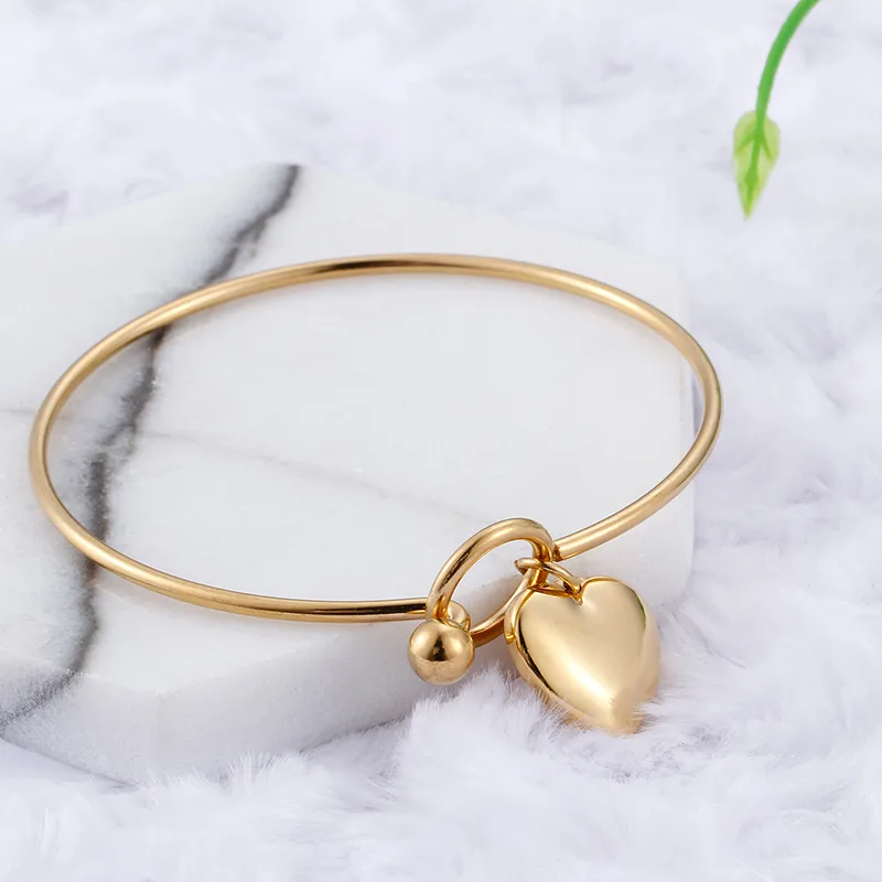 Elegant Modern Style Heart Shape Stainless Steel Titanium Steel 18K Gold Plated Bangle In Bulk display picture 9
