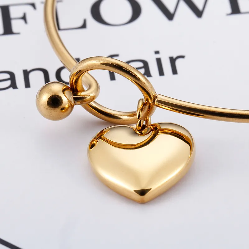 Elegant Modern Style Heart Shape Stainless Steel Titanium Steel 18K Gold Plated Bangle In Bulk display picture 10