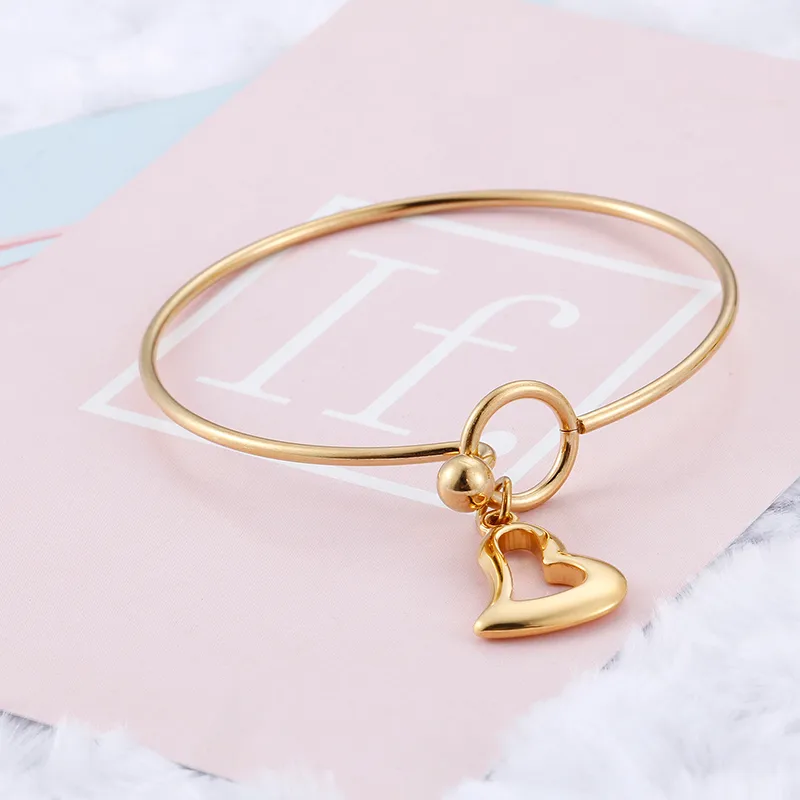 Elegant Modern Style Heart Shape Stainless Steel Titanium Steel 18K Gold Plated Bangle In Bulk display picture 2