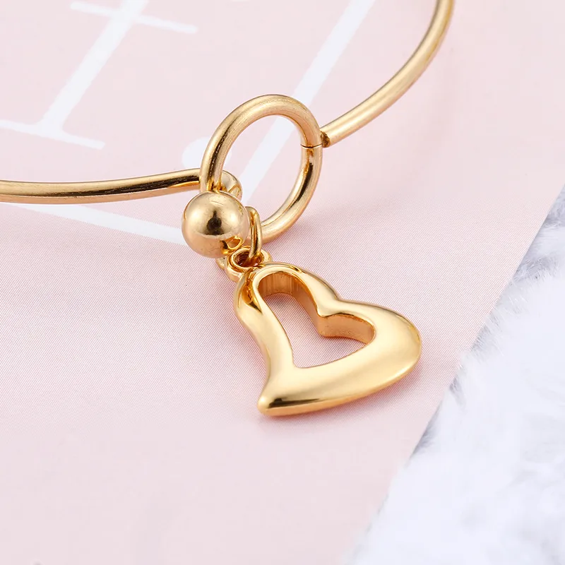 Elegant Modern Style Heart Shape Stainless Steel Titanium Steel 18K Gold Plated Bangle In Bulk display picture 4